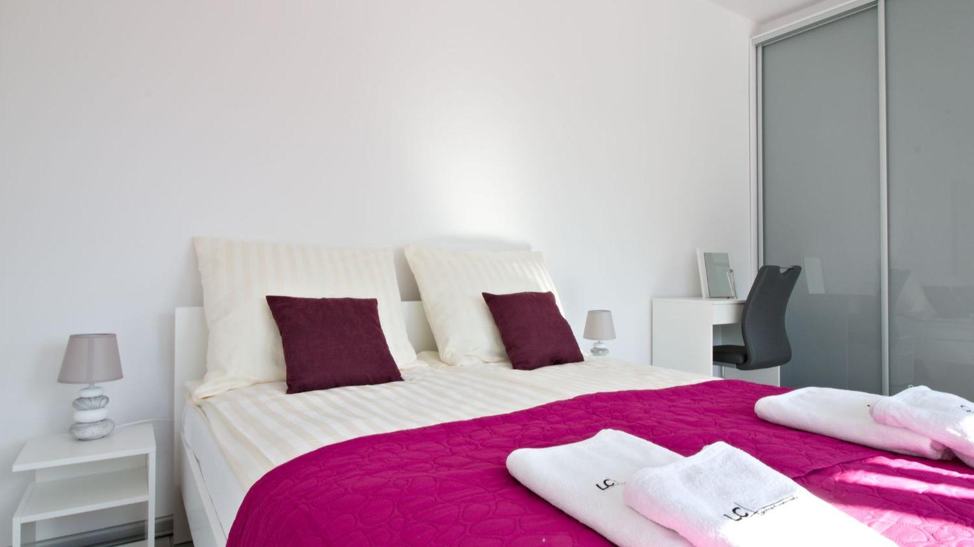 Apartment Lc & B52