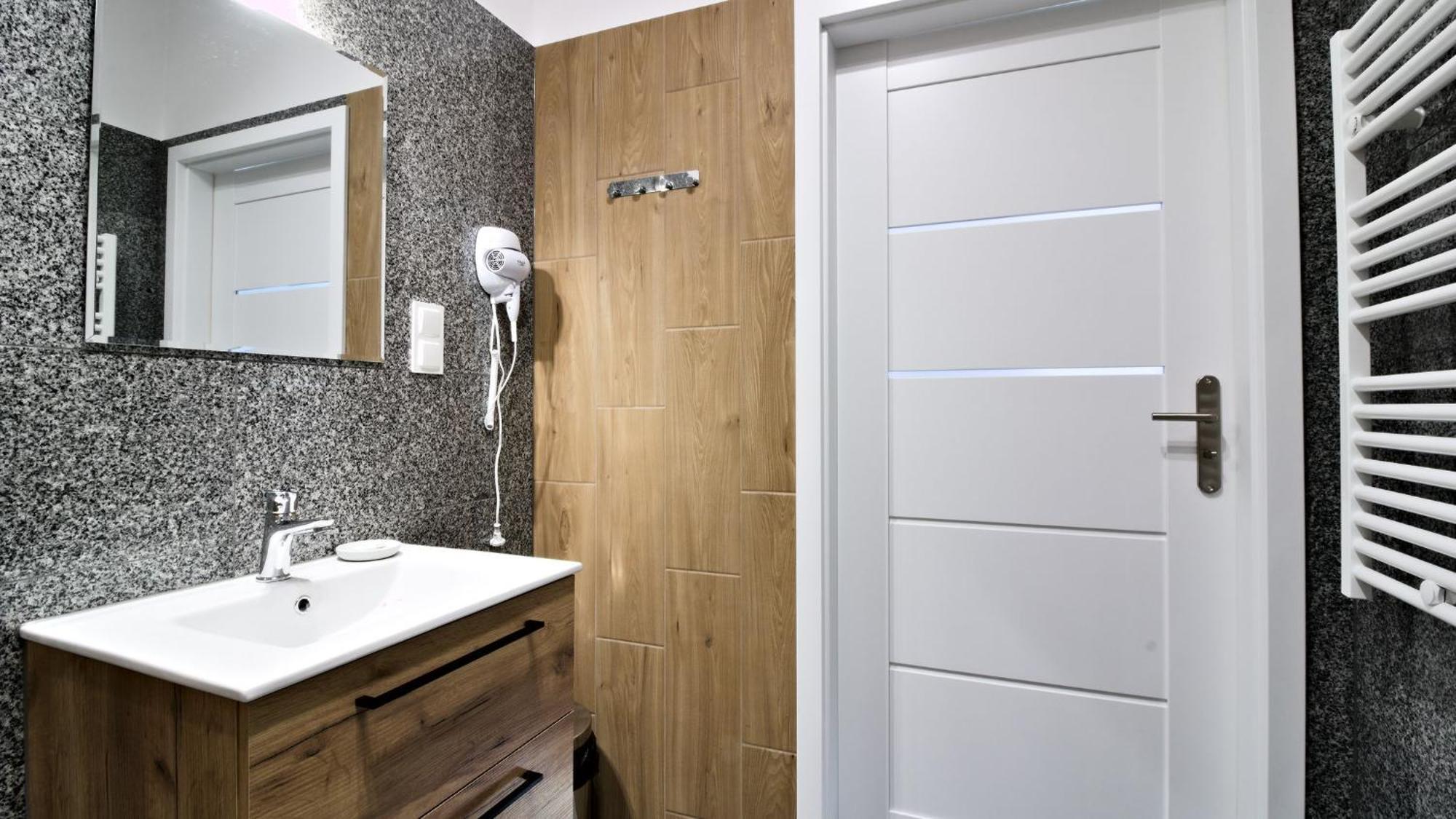 Apartment Lc & B52
